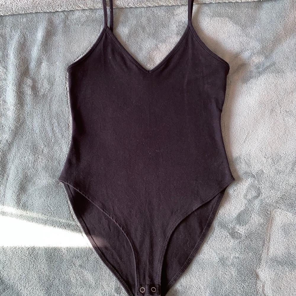 FOREVER21 Black V-neck Body Suit!